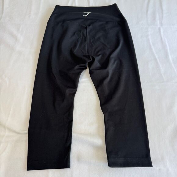 GYMSHARK Black Capri Leggings - Picture 2 of 4
